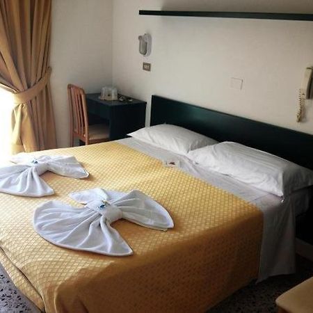 Hotel Till Rimini Exterior photo